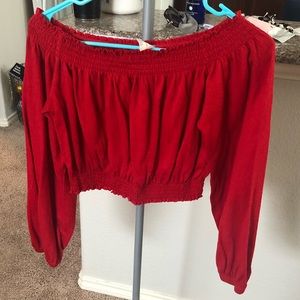 Super cute cropped res off the shoulder shirt